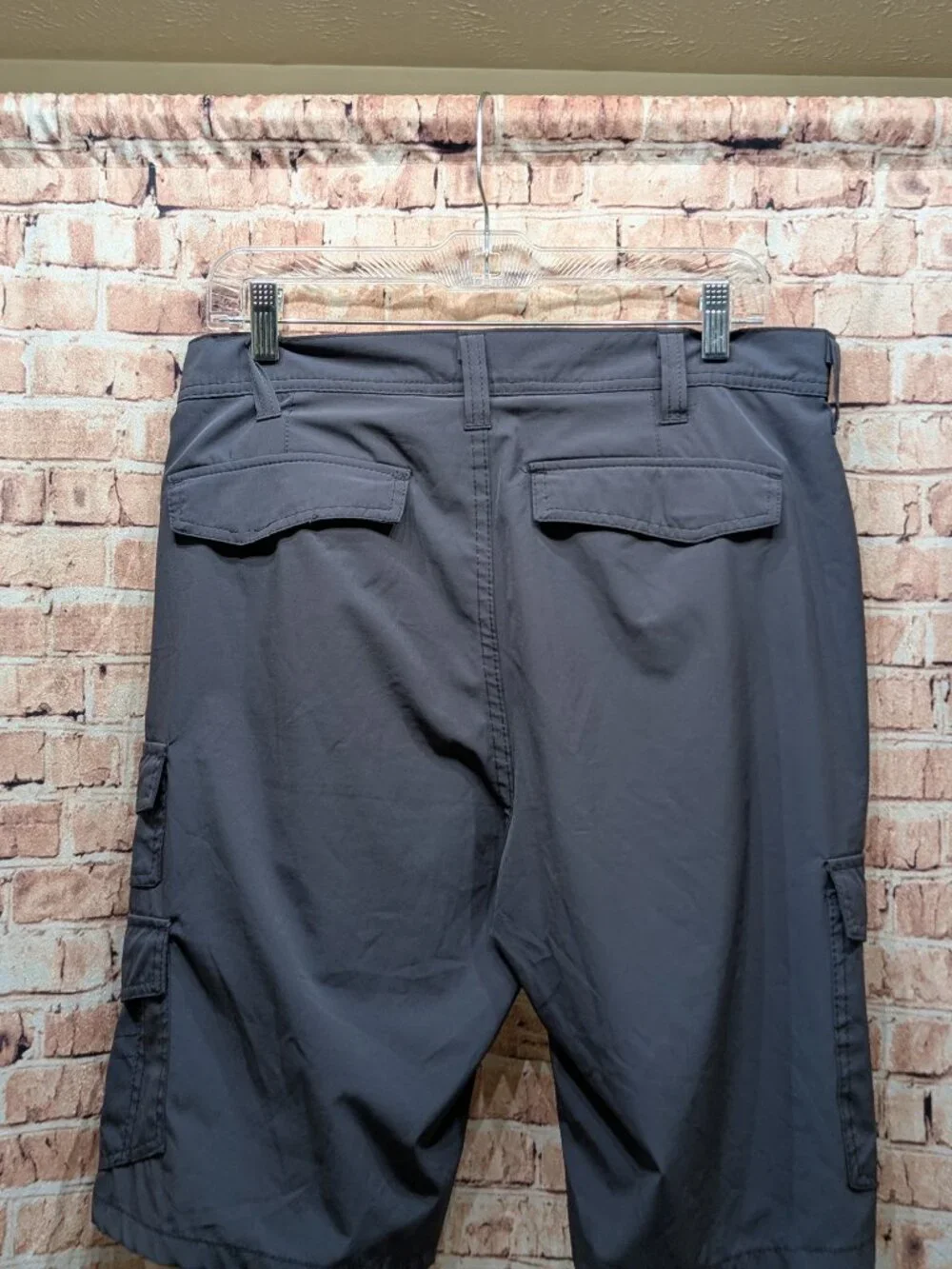 Iron Co. Men's Cargo Shorts in Charcoal Gray Size 32